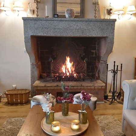 Les Bessonnes Bed & Breakfast Saint-Georges-Haute-Ville ภายนอก รูปภาพ