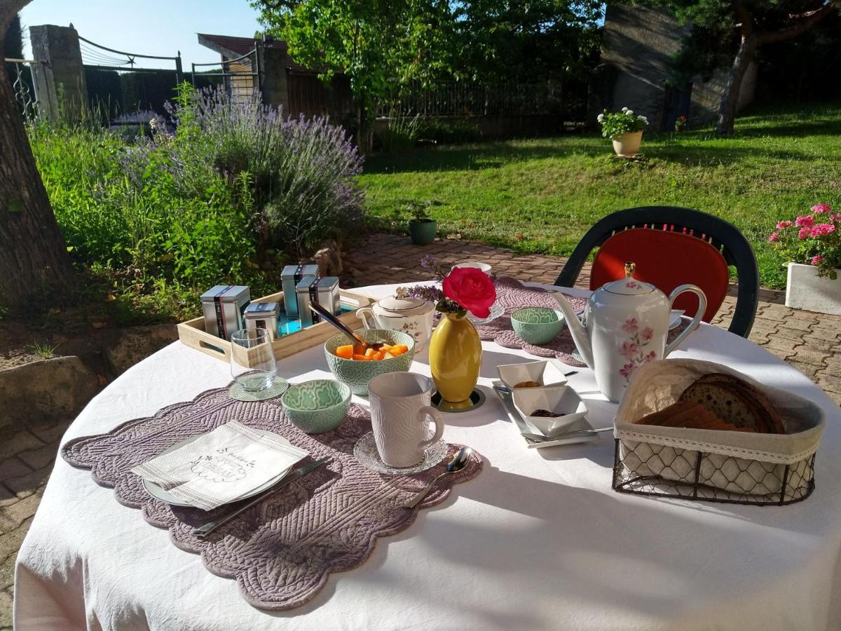 Les Bessonnes Bed & Breakfast Saint-Georges-Haute-Ville ภายนอก รูปภาพ