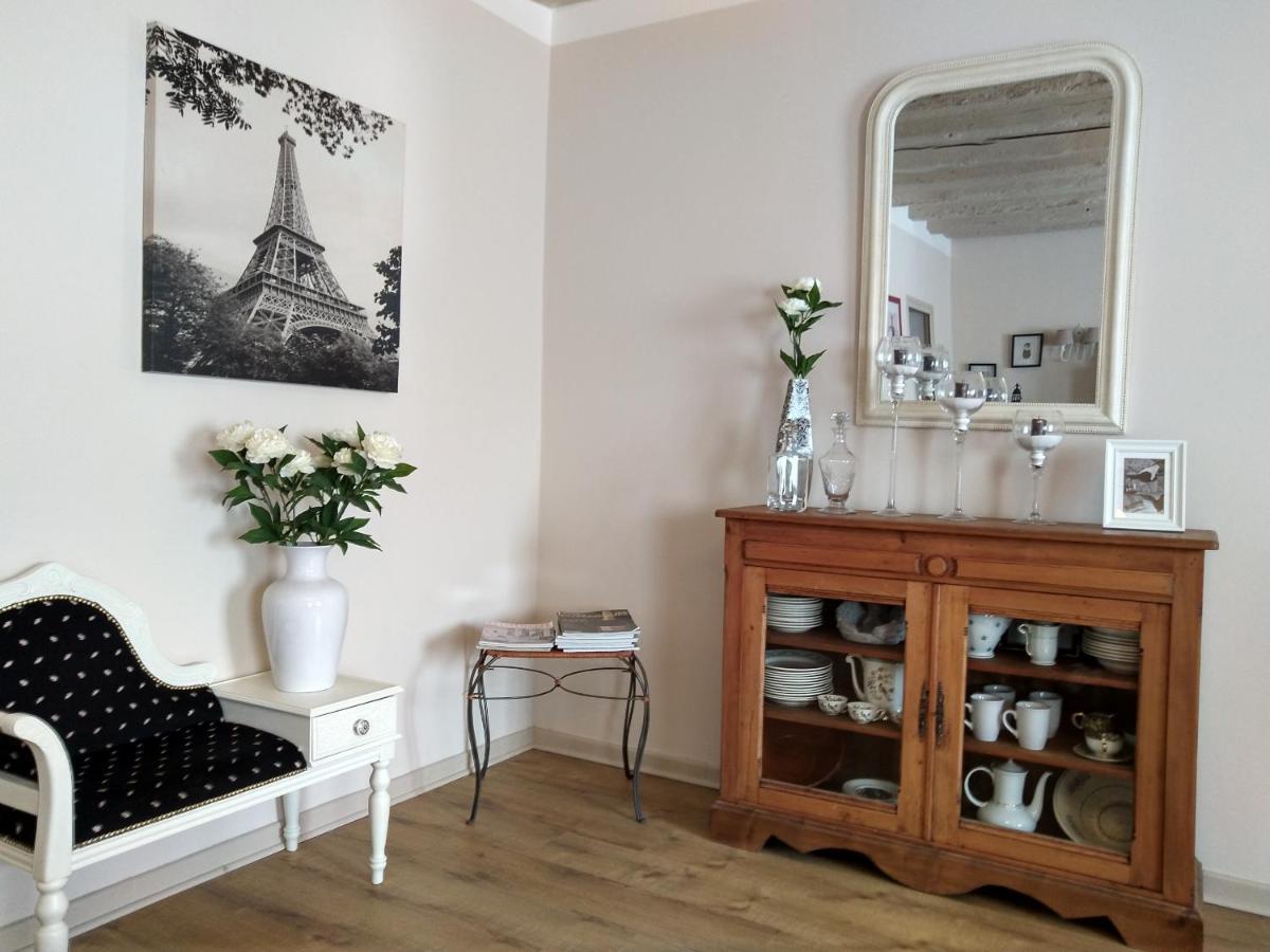 Les Bessonnes Bed & Breakfast Saint-Georges-Haute-Ville ภายนอก รูปภาพ