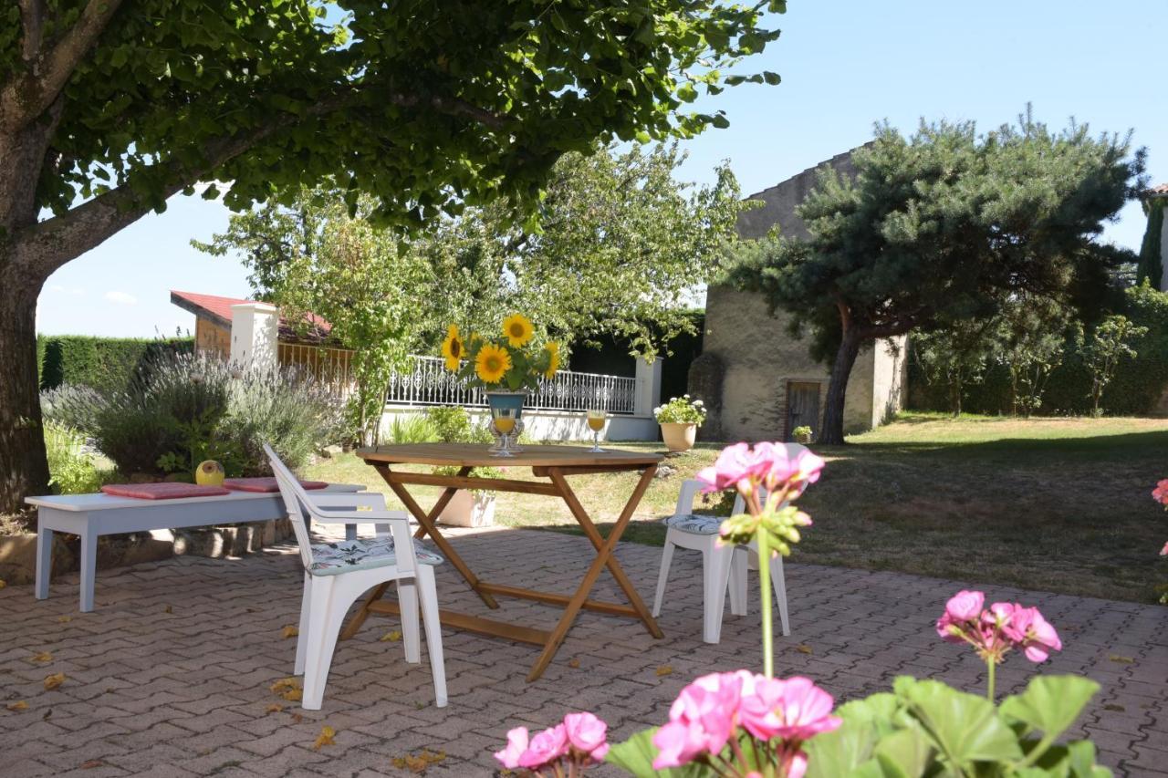 Les Bessonnes Bed & Breakfast Saint-Georges-Haute-Ville ภายนอก รูปภาพ