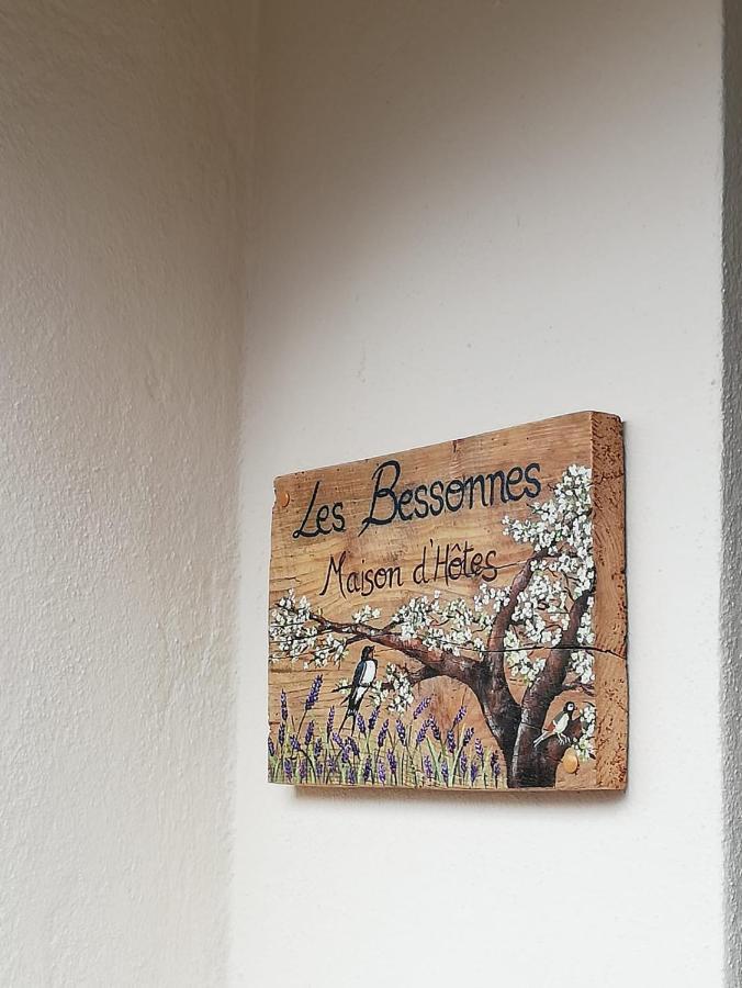 Les Bessonnes Bed & Breakfast Saint-Georges-Haute-Ville ภายนอก รูปภาพ