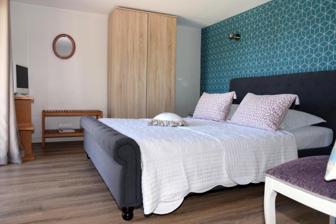 Les Bessonnes Bed & Breakfast Saint-Georges-Haute-Ville ภายนอก รูปภาพ