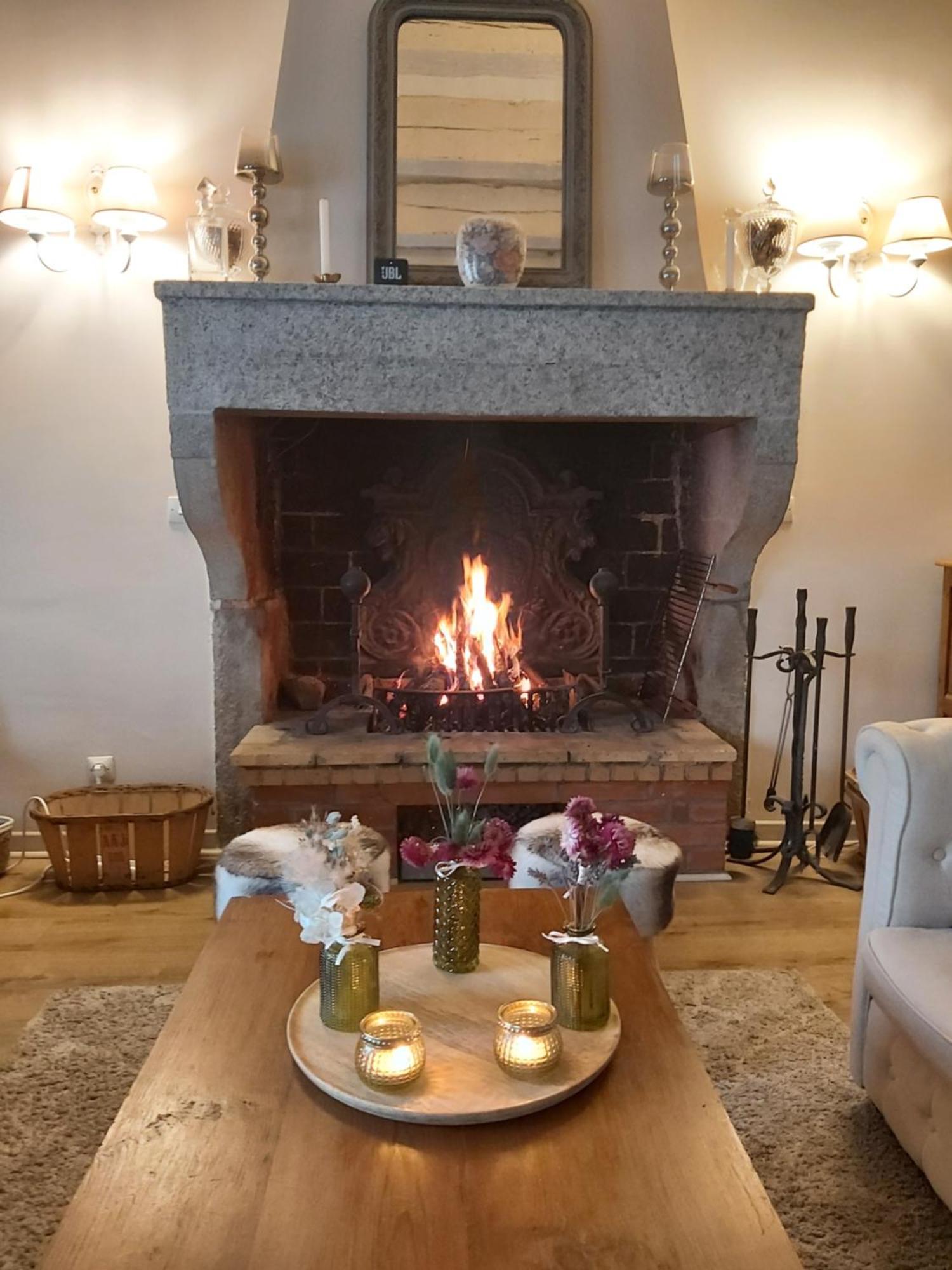 Les Bessonnes Bed & Breakfast Saint-Georges-Haute-Ville ภายนอก รูปภาพ